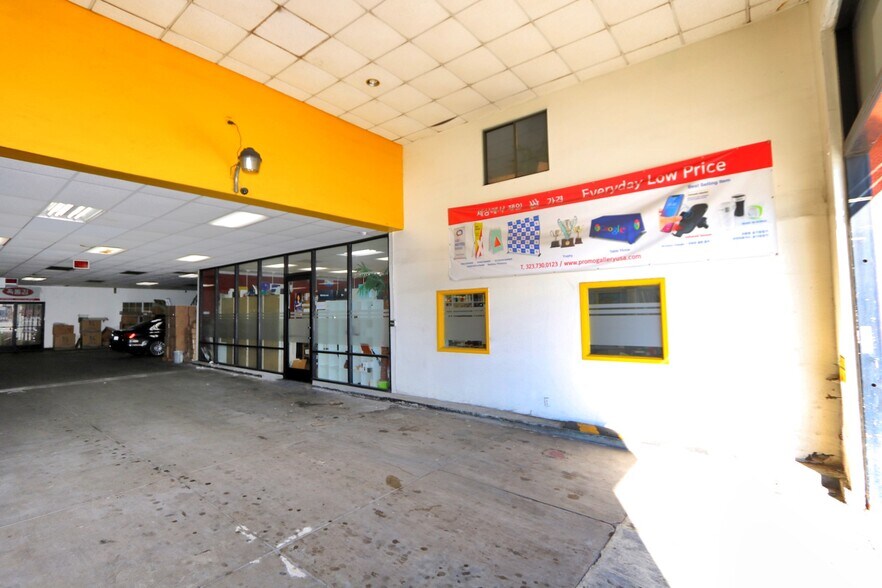 More Photos Of 1045 S Western Ave, Los Angeles Storefront For Sale