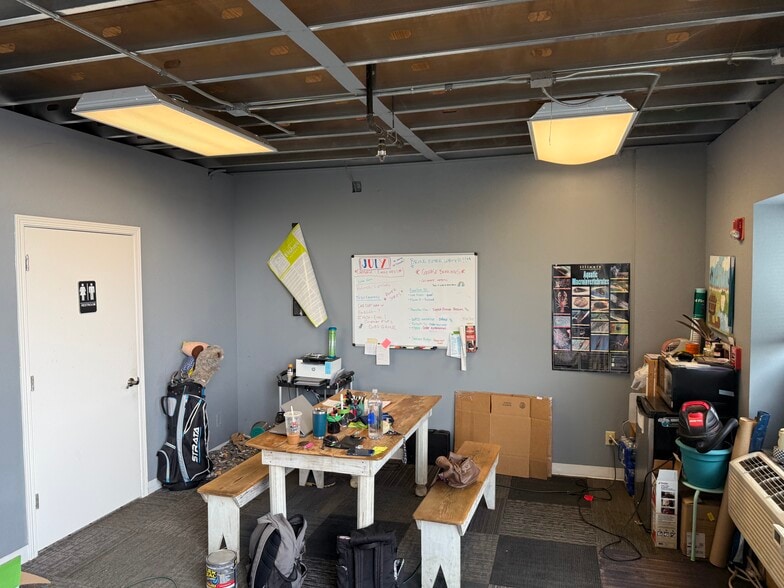 More Photos Of 181 Commercial Dr, Yorkville Warehouse For Lease