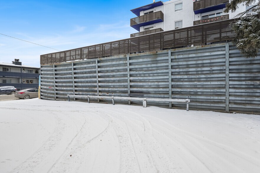 More Photos Of 1624 26 Av SW, Calgary Apartments For Sale