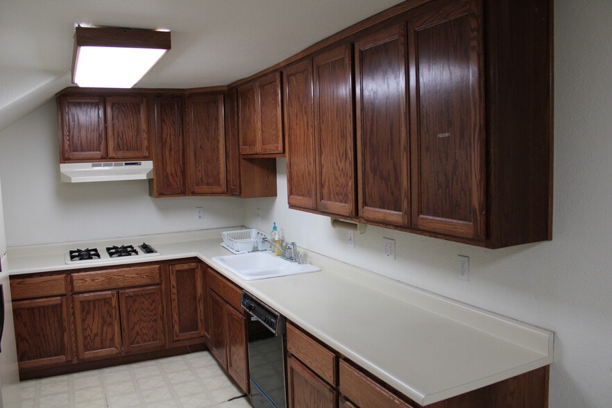 More Photos Of 606 S 9th St, Las Vegas Office Residential For Sale