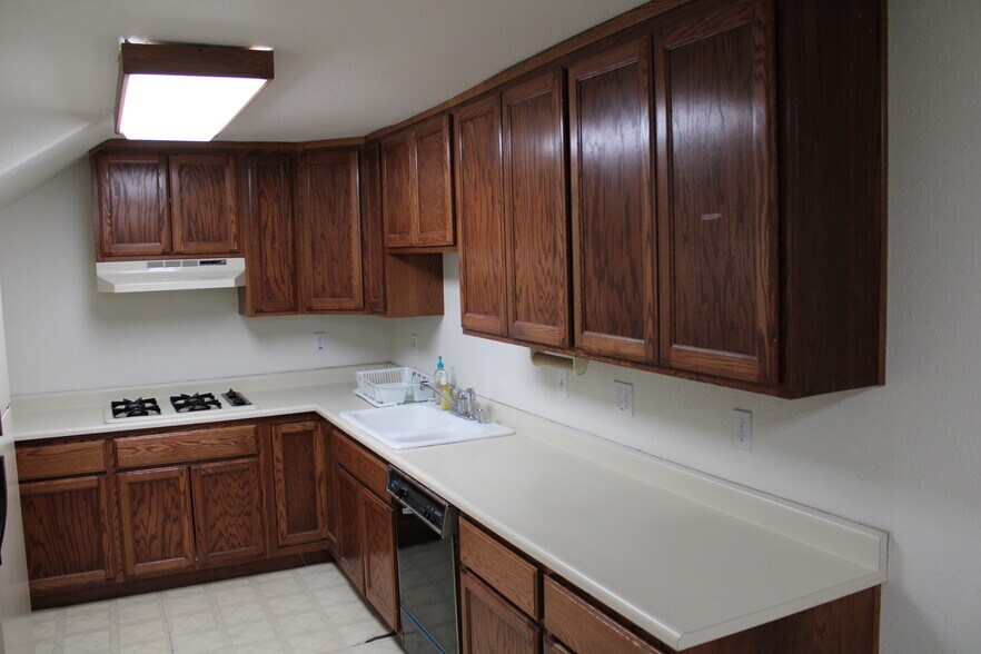 More Photos Of 606 S 9th St, Las Vegas Office Residential For Lease