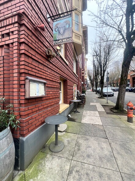 More Photos Of 2282 NW Hoyt St, Portland Multifamily For Sale