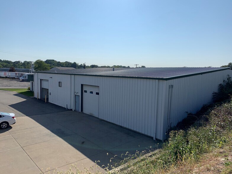 More Photos Of 5372 Enterprise Blvd, Bethel Park Warehouse For Lease