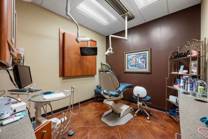More Photos Of 7215 Wyoming Springs Dr, Round Rock Medical For Lease
