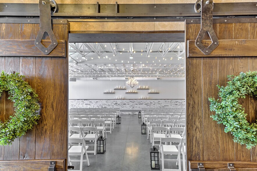 More Photos Of 308-312 SE Douglas St, Lee's Summit Freestanding For Sale