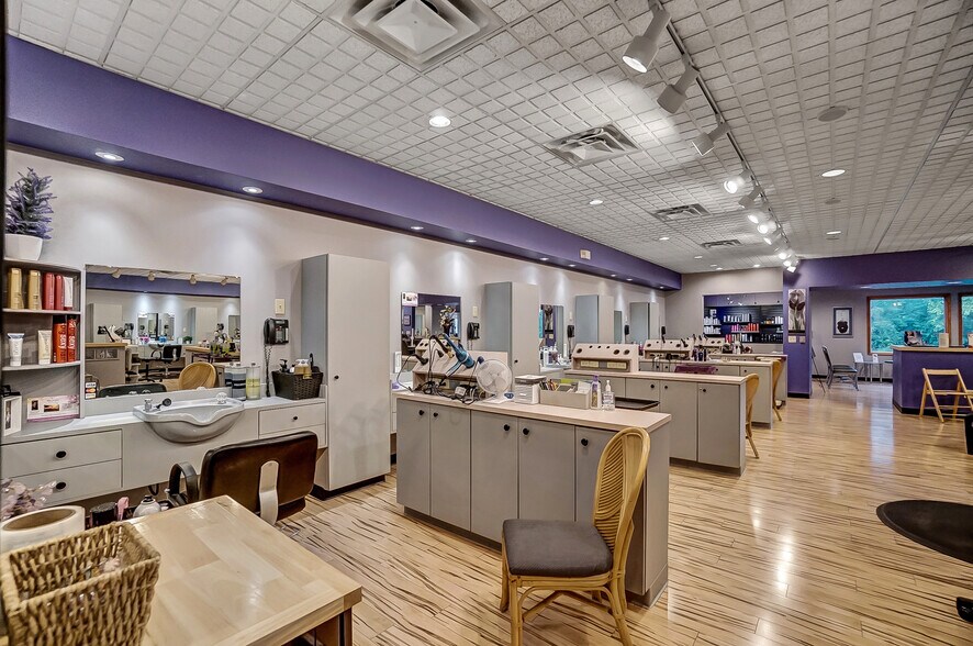 More Photos Of 805 S Dixie Dr, Vandalia General Retail For Sale