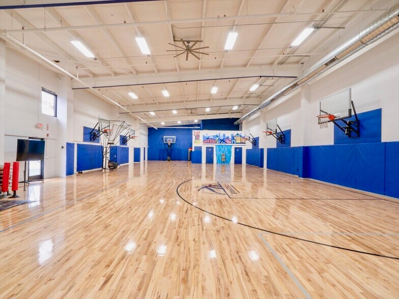 More Photos Of 465 W Commercial St, East Rochester Warehouse For Lease