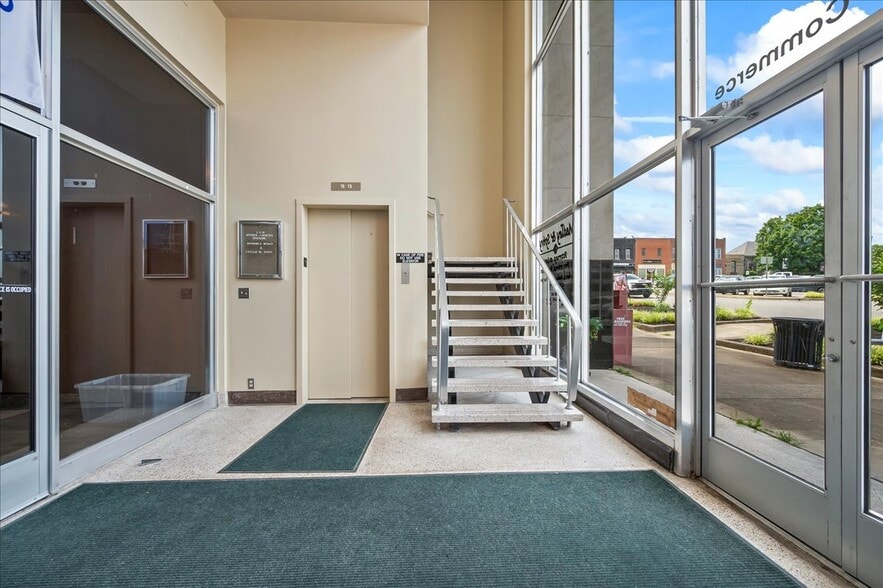 More Photos Of 111 W Commerce St, Lewisburg Bank For Sale