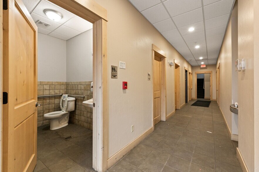 More Photos Of 1940 W Dickerson St, Bozeman Office For Sale