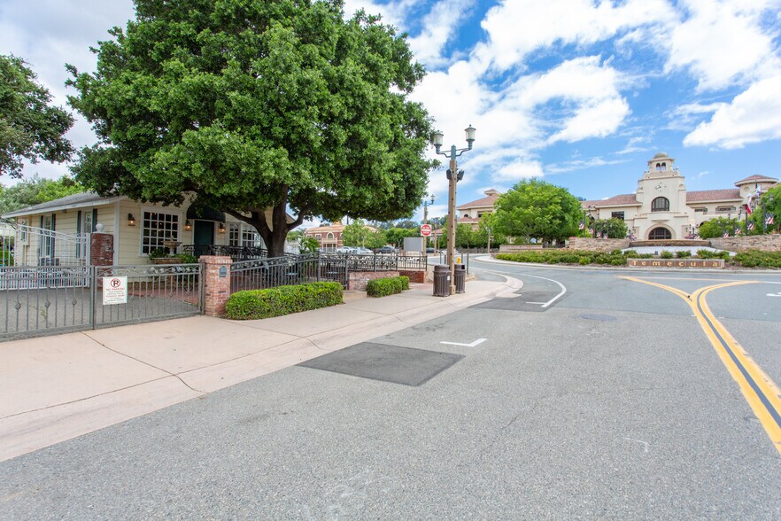 More Photos Of 41955 Main St, Temecula Freestanding For Sale