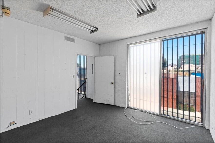 More Photos Of 410-420 E Beach Ave, Inglewood Warehouse For Sale