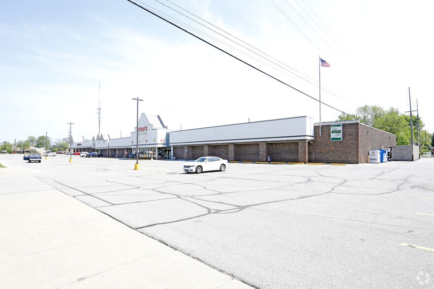 More Photos Of 50-66 E Walton Blvd, Pontiac Storefront For Lease
