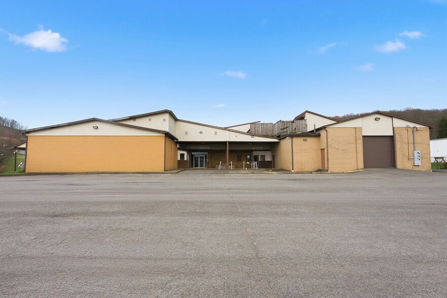 More Photos Of 1117 Willow Dr, Waynesburg Warehouse For Sale