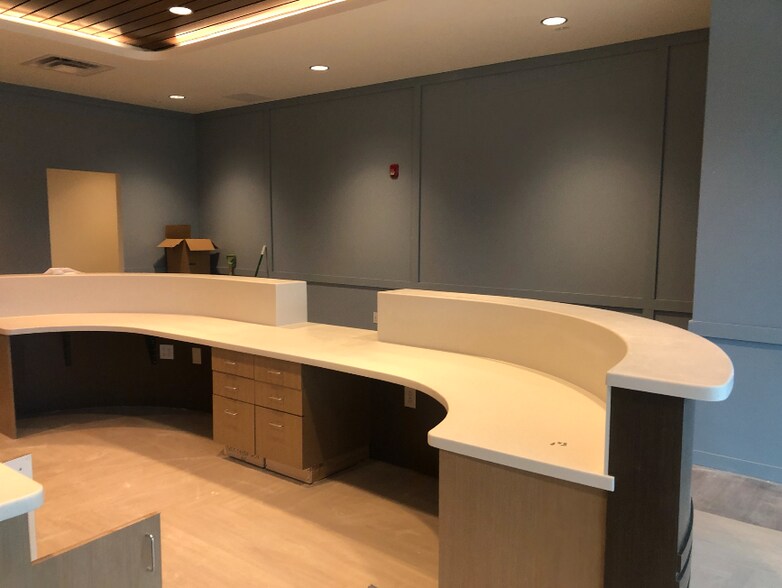 More Photos Of 370 E Main St, Hendersonville General Retail For Sale