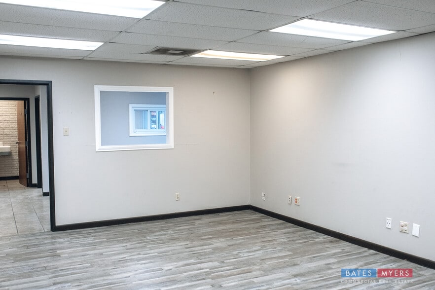 More Photos Of 10777 Turbeville Rd, Dallas Distribution For Lease