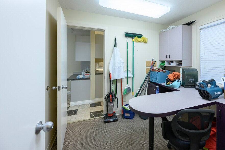 More Photos Of 504 Villa Rd, Newberg Medical For Sale