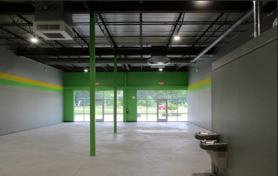 More Photos Of 124 Baywood Rd, Fayetteville Storefront Retail Office For Lease