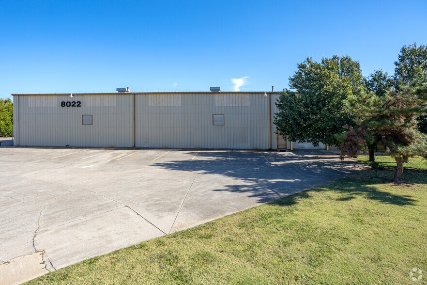 More Photos Of 8022 N Wilshire Ct, Oklahoma City Manufacturing For Lease