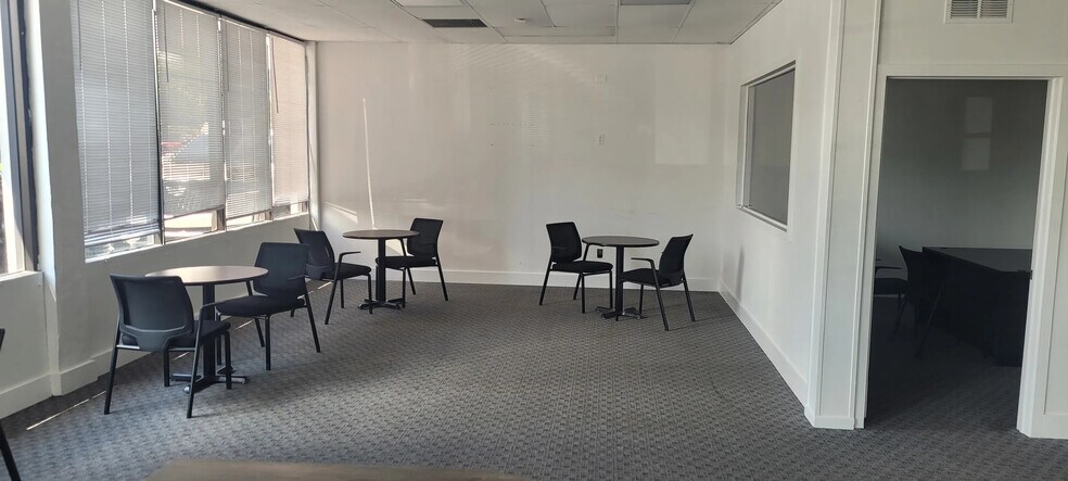 More Photos Of 475-487 Le Jeune Rd, Miami Unknown For Lease
