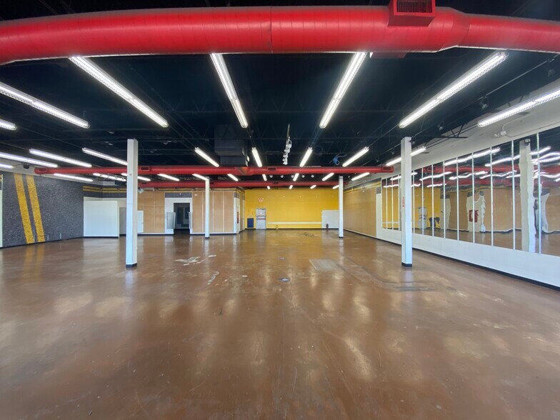 Primary Photo Of 10998 N I-45, Houston Unknown For Lease