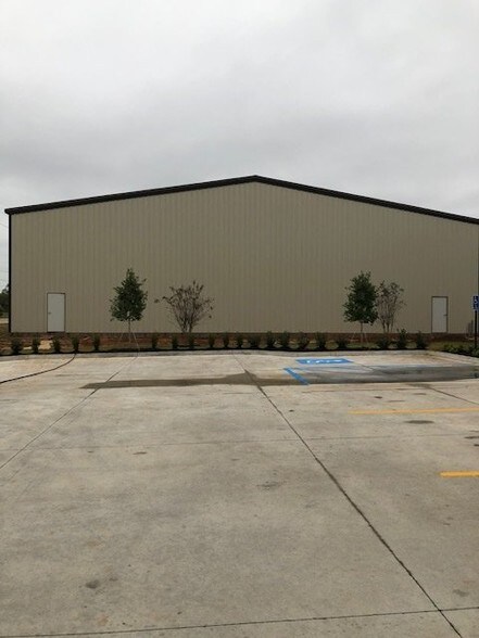 More Photos Of 4500 Marlena St, Bossier City Manufacturing For Lease