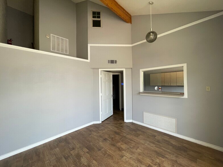 More Photos Of 4234 N Interstate 35, Denton Medical For Sale