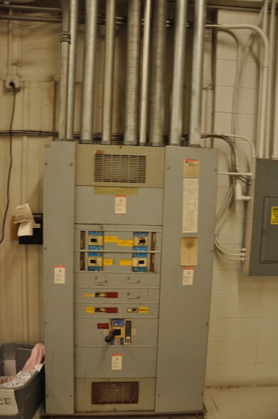 More Photos Of 917 Commerce Cir, Hanahan Warehouse For Sale