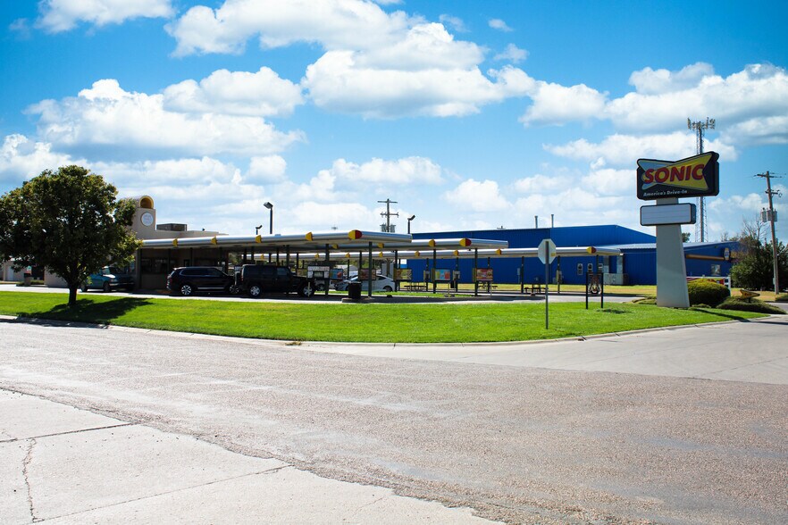 Primary Photo Of 451 E Oklahoma Ave, Ulysses Fast Food For Sale