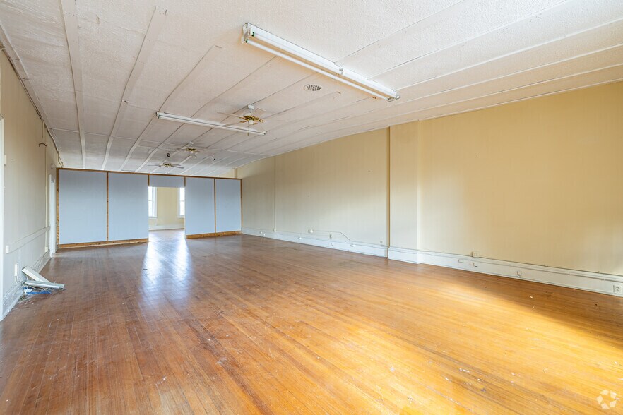 More Photos Of 2 E Main St, Freehold General Retail For Sale