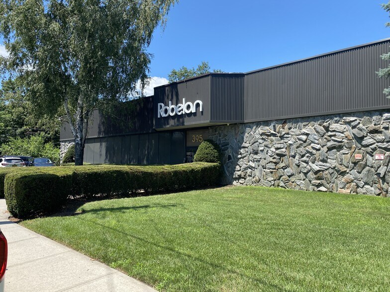 More Photos Of 395 Westbury Blvd, Hempstead Warehouse For Lease