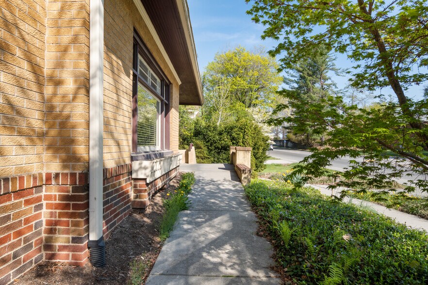 More Photos Of 614 S Main St, Blacksburg Medical For Sale