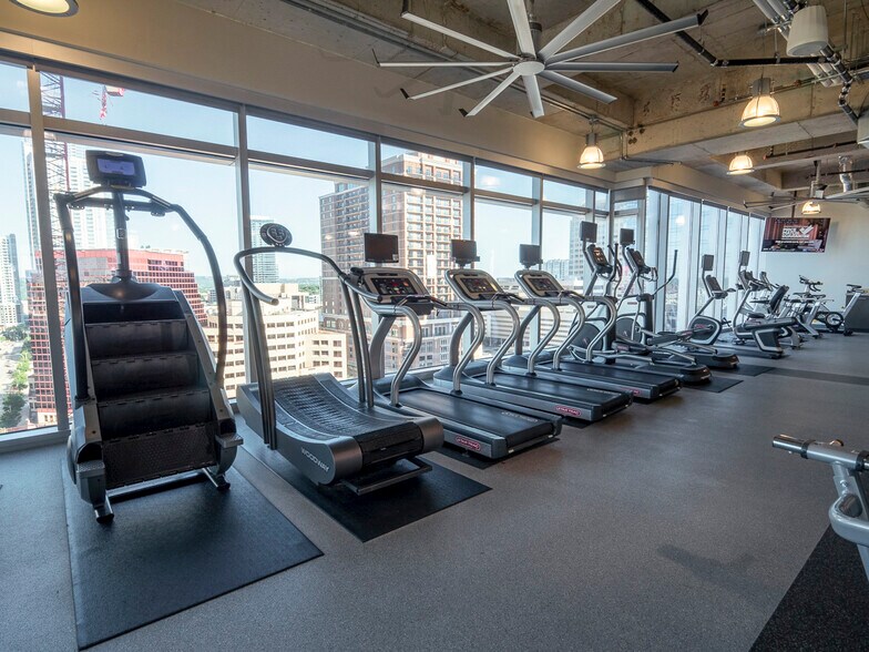 More Photos Of 303 Colorado St, Austin Office For Lease