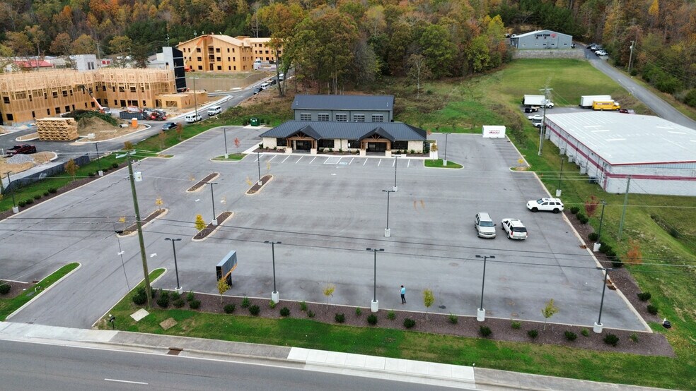 More Photos Of 1501 Callahan Dr, Knoxville Auto Repair For Sale