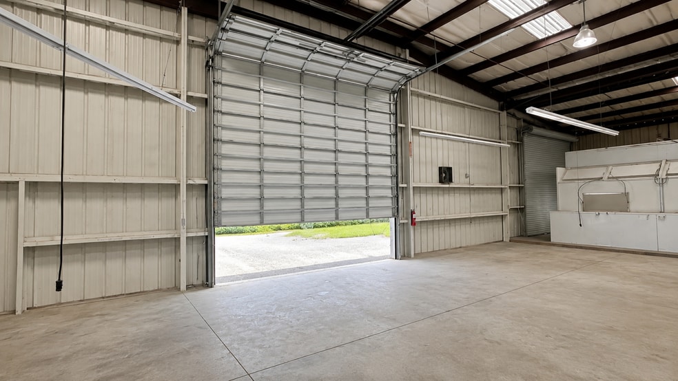 More Photos Of 10155 New Kings Rd, Jacksonville Warehouse For Sale