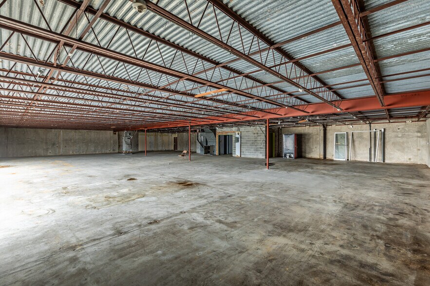 More Photos Of 1210 Lake Air Dr, Waco Freestanding For Sale