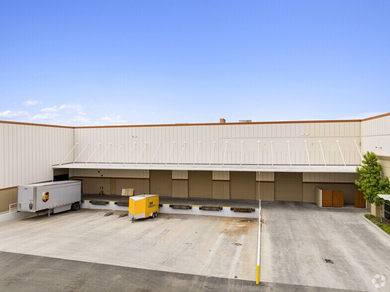 More Photos Of 3233 E Mission Oaks Blvd, Camarillo Industrial For Sale