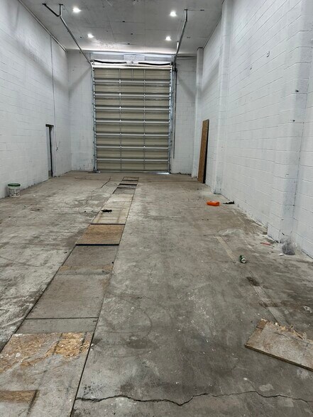 More Photos Of 225 N Highway 91, Summit Service For Lease