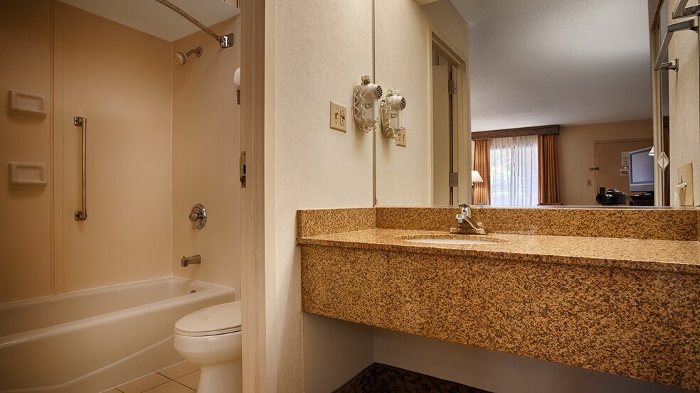 More Photos Of 1675 Us Highway 1 S, Southern Pines Hotel For Sale