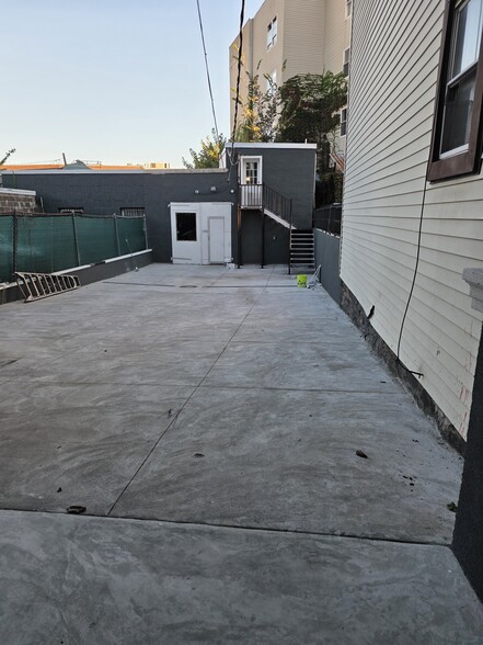 More Photos Of 3136 Summit Ave, Union City Storefront Retail Residential For Lease