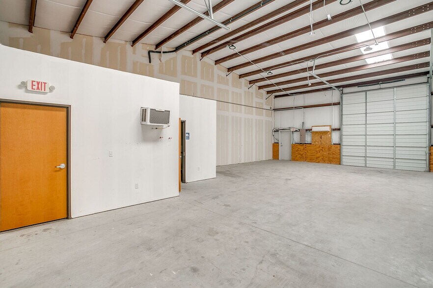 More Photos Of 1150 Blue Mound Rd W, Haslet Warehouse For Lease