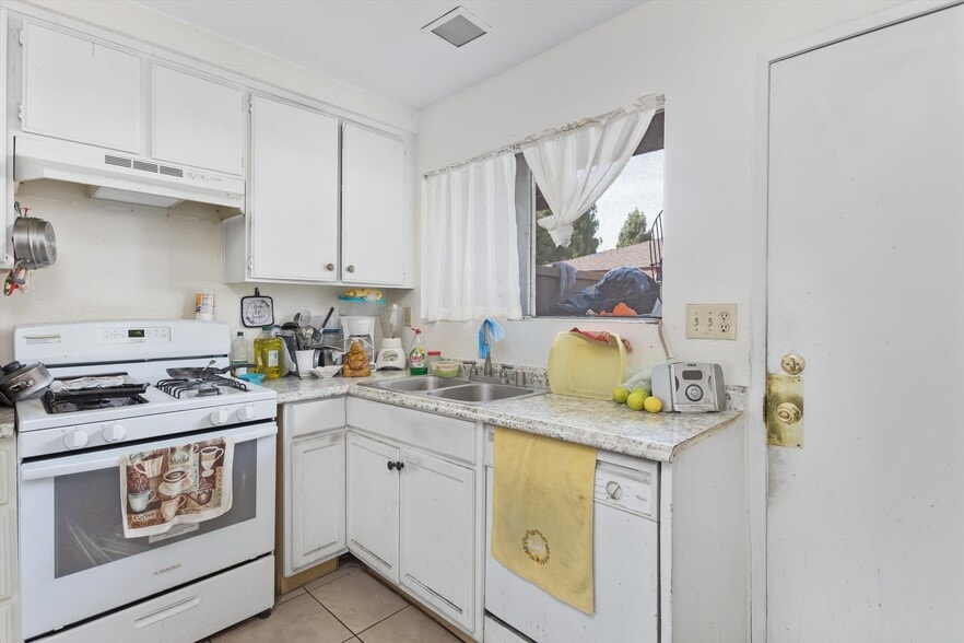 More Photos Of 1140 Oxford Dr, Redlands Apartments For Sale