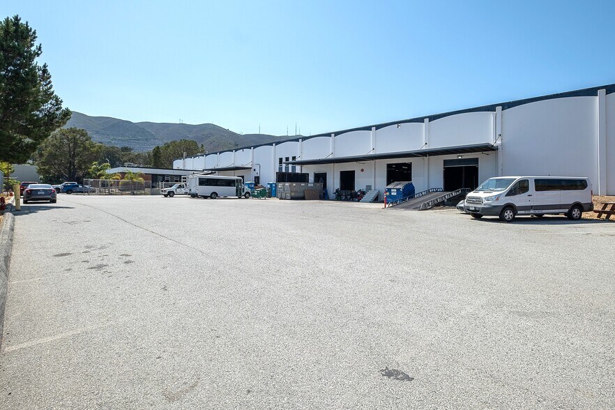 More Photos Of 430 Valley Dr, Brisbane Warehouse For Lease