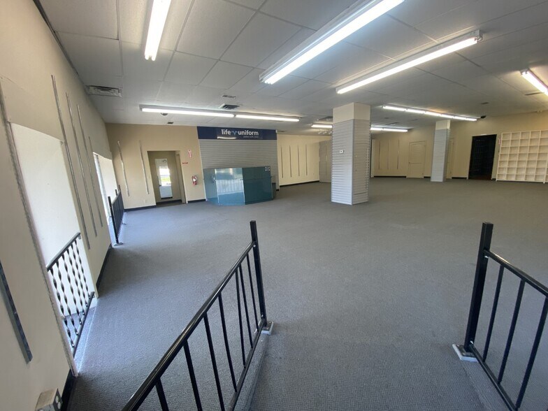 More Photos Of 249 Old Country Rd, Carle Place Freestanding For Sale