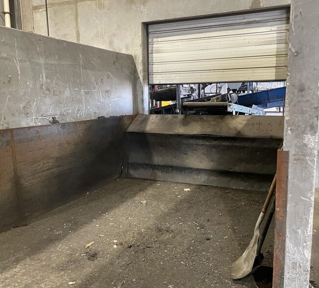 More Photos Of 6800 S Interstate Highway 45, Wilmer Showroom For Lease