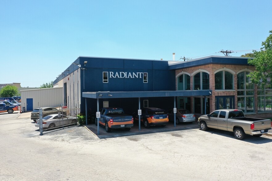 More Photos Of 901 Reinli St, Austin Showroom For Sale