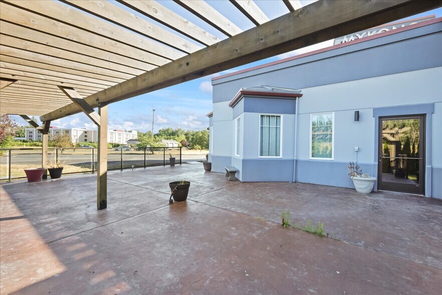 More Photos Of 1650 W Bakerview Rd, Bellingham Restaurant For Sale