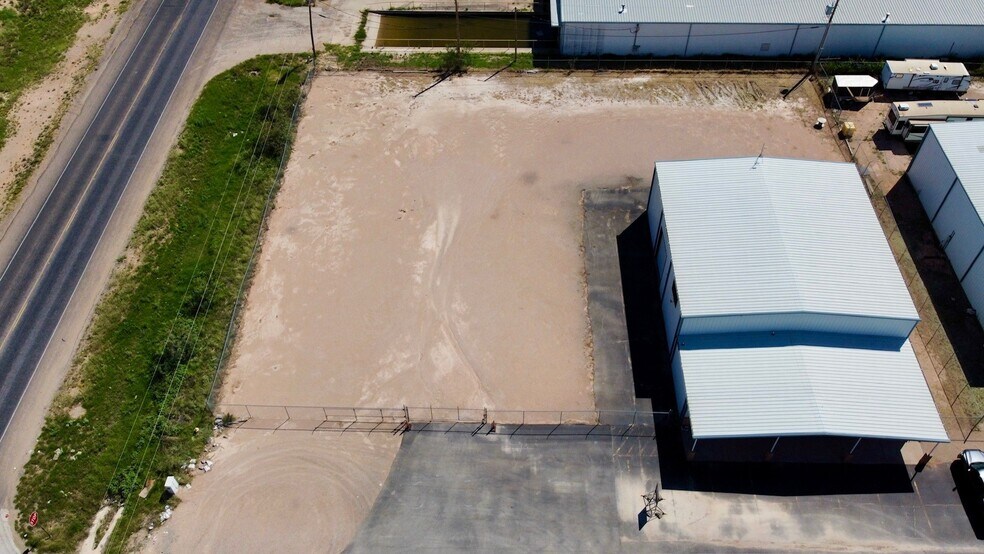 More Photos Of 2001 Westar Rd, Midland Warehouse For Lease