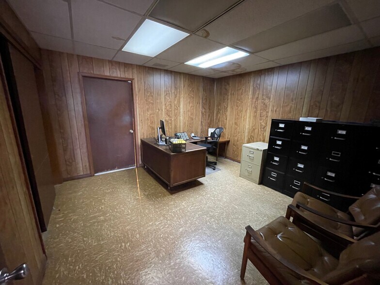 More Photos Of 7118 N Hwy 81, Duncan Unknown For Lease