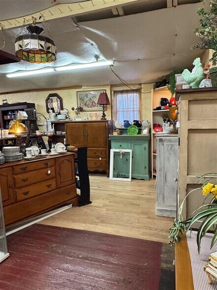 More Photos Of 104 E Railroad Ave, Glendale Freestanding For Sale