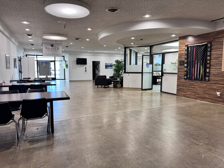 More Photos Of 4300-4356 Caterpillar Rd, Redding Manufacturing For Sale